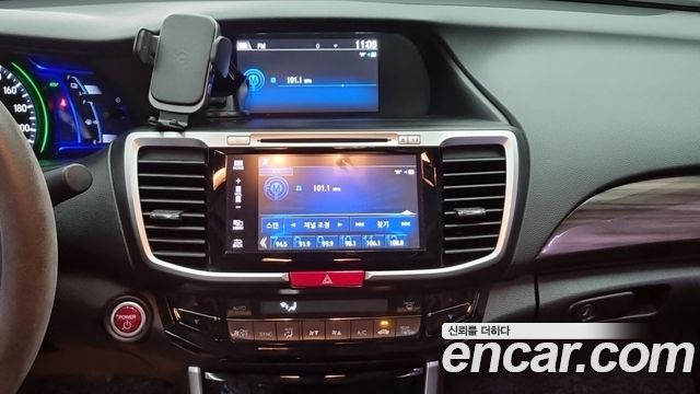 Honda Accord 2.0 Hybrid 9th 2017 — фото 15