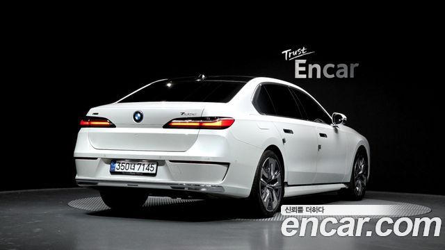 BMW 7 Series (G70) 750e xDrive Design Pure Excellence 2025 — фото 2