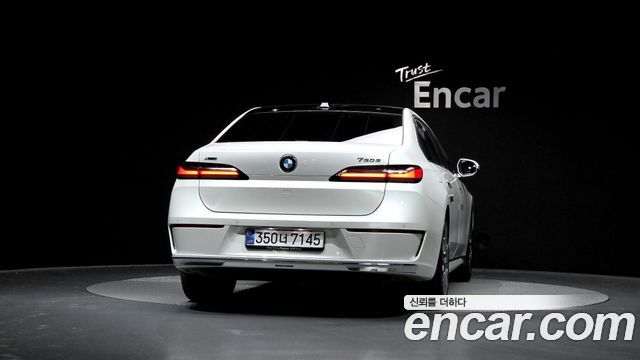 BMW 7 Series (G70) 750e xDrive Design Pure Excellence 2025 — фото 4