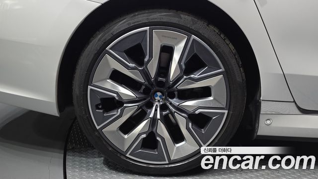 BMW 7 Series (G70) 750e xDrive Design Pure Excellence 2025 — фото 5