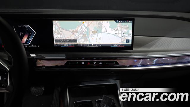 BMW 7 Series (G70) 750e xDrive Design Pure Excellence 2025 — фото 18