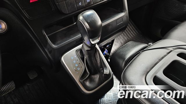 Hyundai Staria Tourer 11-Seater Modern 2022 — фото 9