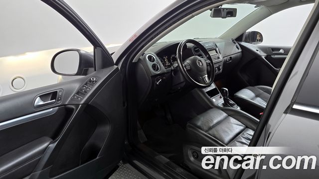 Volkswagen Tiguan 2.0 TDI Comfort 5N 2015 — фото 10
