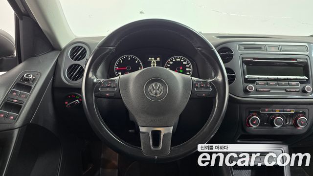 Volkswagen Tiguan 2.0 TDI Comfort 5N 2015 — фото 12