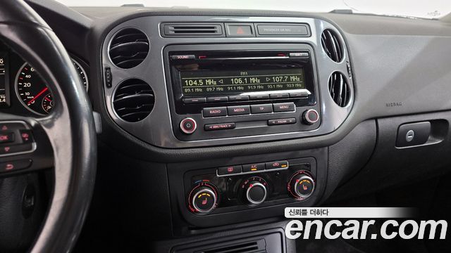 Volkswagen Tiguan 2.0 TDI Comfort 5N 2015 — фото 13
