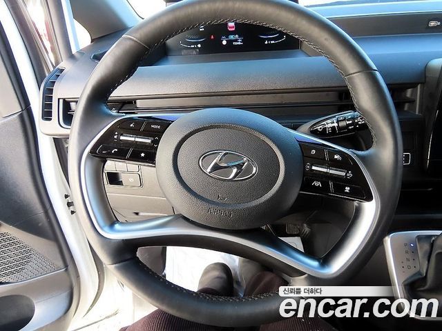 Hyundai Staria 4WD Tourer 9-Seater Modern 2023 — фото 18