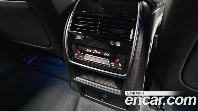 BMW X6 (G06) xDrive40i M Sport 2025 — фото 18