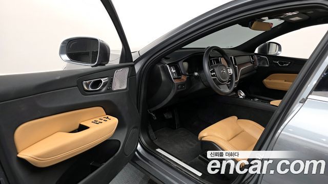 Volvo XC60 (II) B6 Inscirtion 2021 — фото 10