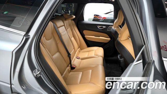 Volvo XC60 (II) B6 Inscirtion 2021 — фото 11