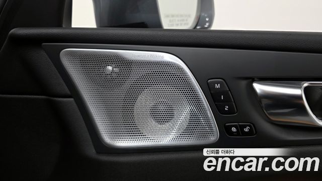 Volvo XC60 (II) B6 Inscirtion 2021 — фото 27