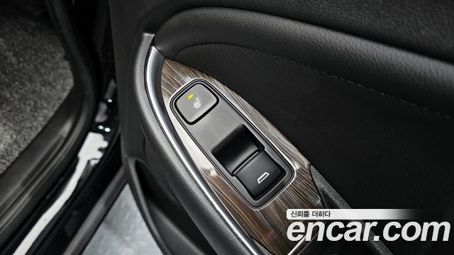 Chevrolet Malibu 2.0 Turbo Premier Special 2019 — фото 19