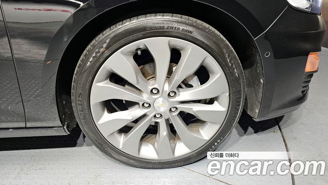 Chevrolet Malibu 2.0 Turbo Premier Special 2019 — фото 21