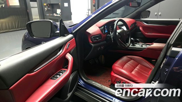 Maserati Levante 3.0 AWD GranSport 2018 — фото 10