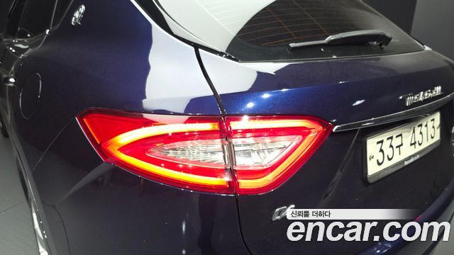 Maserati Levante 3.0 AWD GranSport 2018 — фото 23