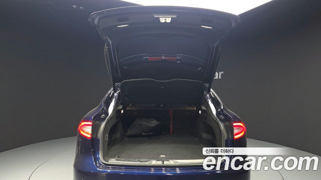 Maserati Levante 3.0 AWD GranSport 2018 — фото 32