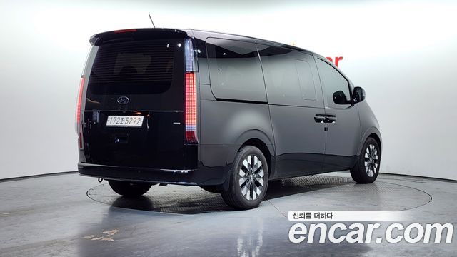 Hyundai Staria Lounge 9-Seater Prestige 2022 — фото 2