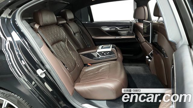 BMW 7 Series (G11) 730Ld xDrive M Sport 2021 — фото 11