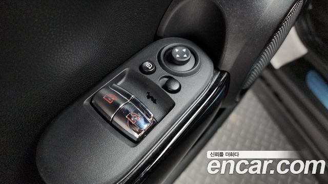 MINI Cooper S Classic Third Generation 2024 — фото 14