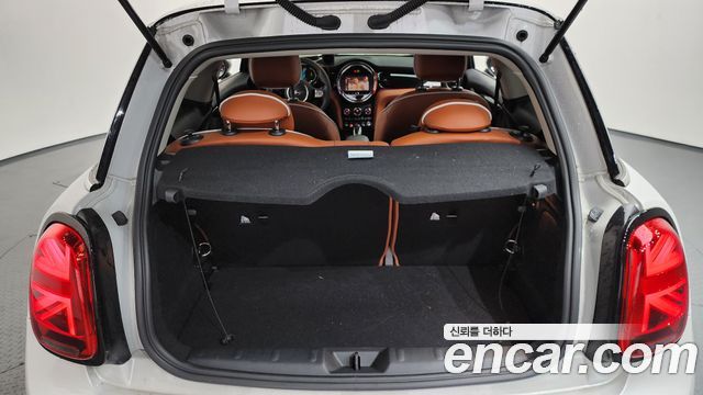 MINI Cooper S Classic Third Generation 2024 — фото 17