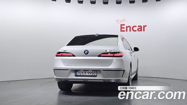 BMW 7 Series (G70) 750e xDrive Design Pure Excellence 2024 — фото 4