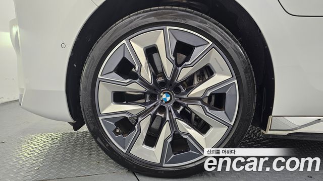 BMW 7 Series (G70) 750e xDrive Design Pure Excellence 2024 — фото 5