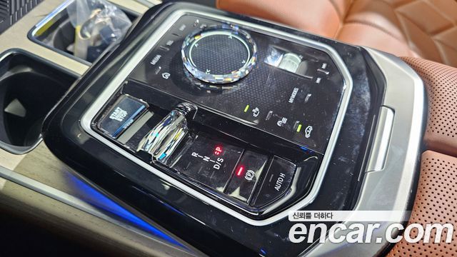 BMW 7 Series (G70) 750e xDrive Design Pure Excellence 2024 — фото 9