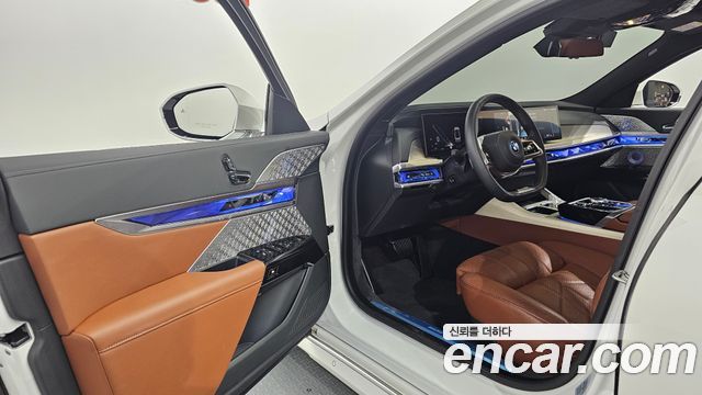 BMW 7 Series (G70) 750e xDrive Design Pure Excellence 2024 — фото 10