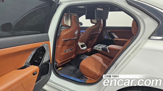 BMW 7 Series (G70) 750e xDrive Design Pure Excellence 2024 — фото 11