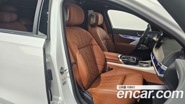 BMW 7 Series (G70) 750e xDrive Design Pure Excellence 2024 — фото 12