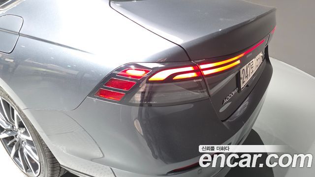 Honda Accord (XI) 2.0 Hybrid Touring 2023 — фото 23