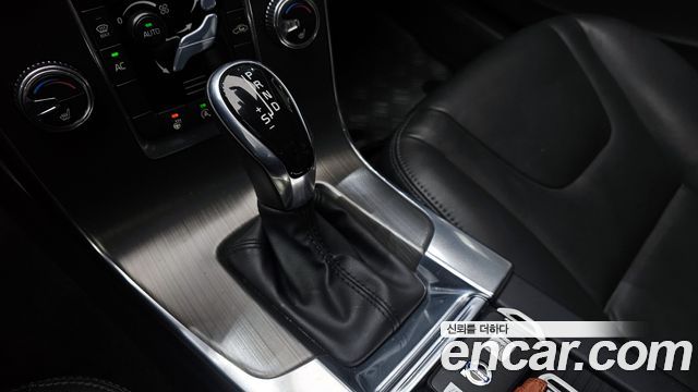 Volvo S60 D2 2nd 2015 — фото 9