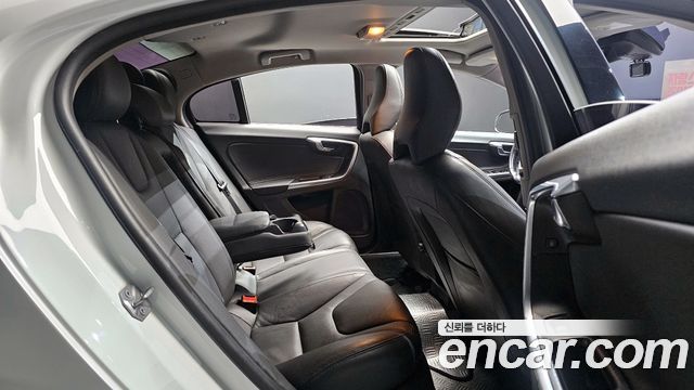 Volvo S60 D2 2nd 2015 — фото 11