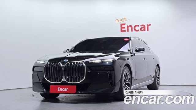BMW 7 Series (G70) 740i xDrive M Sport 2025 — фото 1