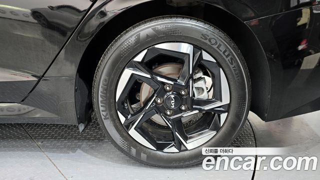 Kia K5 (III) 2.0 Noblesse 2024 — фото 21