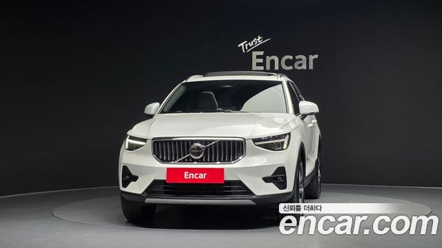 Volvo XC40 B4 Ultra Bright 2025 — фото 3
