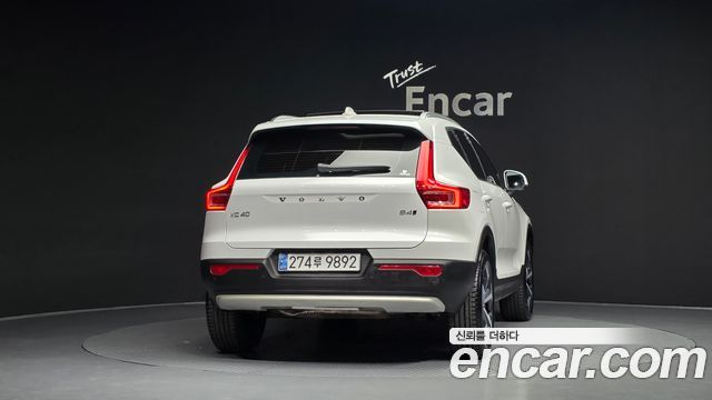 Volvo XC40 B4 Ultra Bright 2025 — фото 4