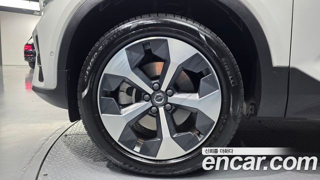 Volvo XC40 B4 Ultra Bright 2025 — фото 5