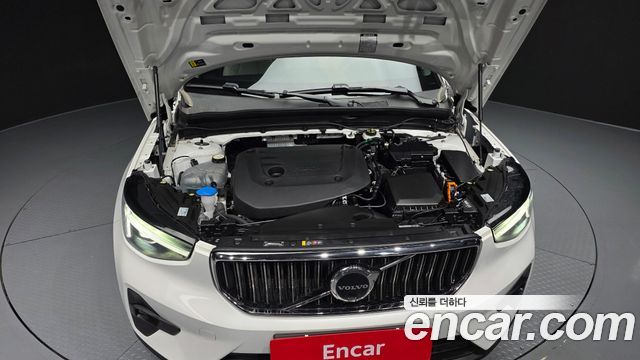 Volvo XC40 B4 Ultra Bright 2025 — фото 6