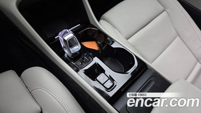 Volvo XC40 B4 Ultra Bright 2025 — фото 9