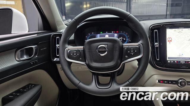 Volvo XC40 B4 Ultra Bright 2025 — фото 13
