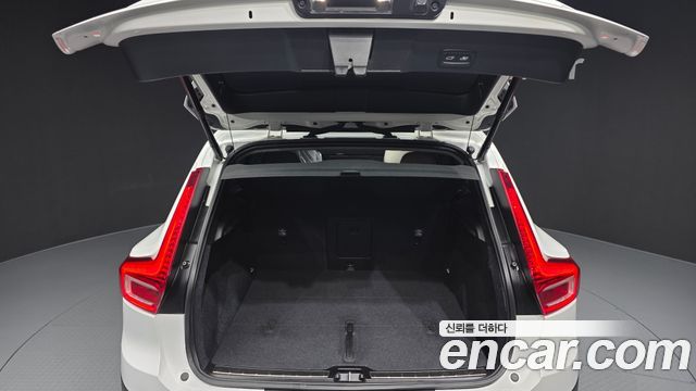 Volvo XC40 B4 Ultra Bright 2025 — фото 20