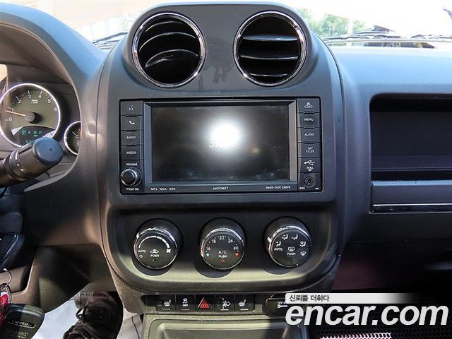 Jeep Compass 70th Anniversary 1st 2011 — фото 17
