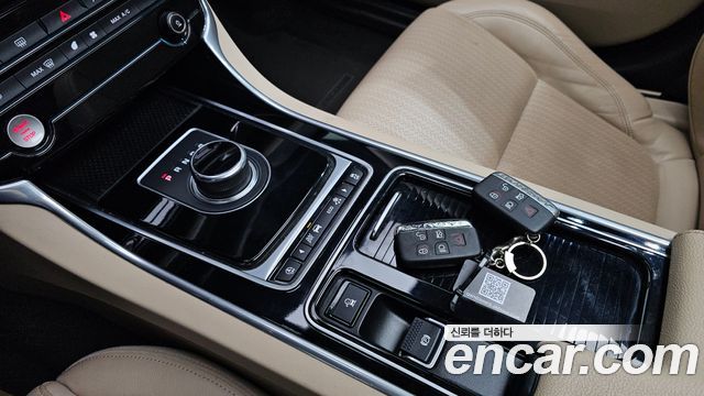 Jaguar XF (X260) 25t Prestige 2018 — фото 9