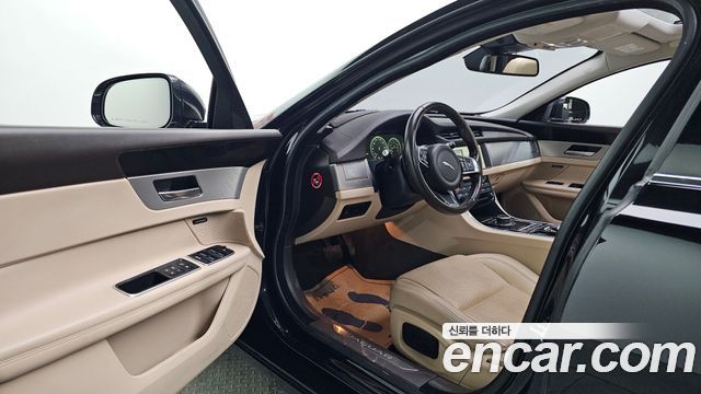Jaguar XF (X260) 25t Prestige 2018 — фото 10