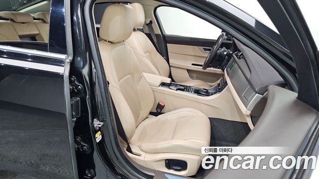Jaguar XF (X260) 25t Prestige 2018 — фото 12