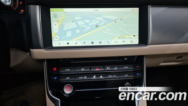 Jaguar XF (X260) 25t Prestige 2018 — фото 15