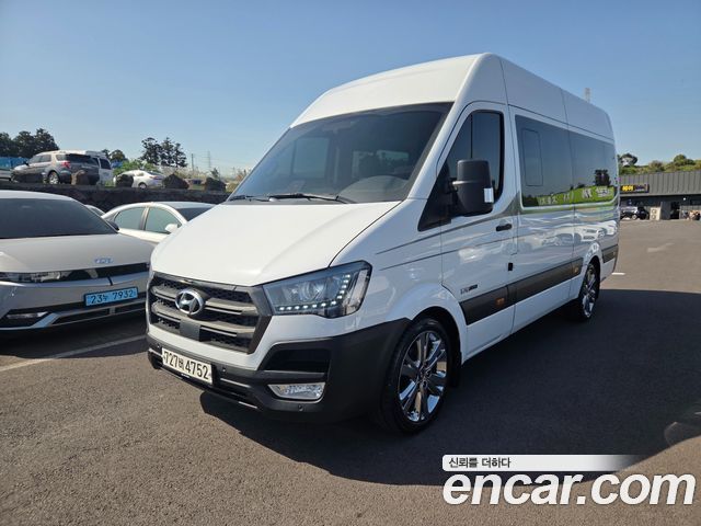 Hyundai Solati 15-seater Luxury