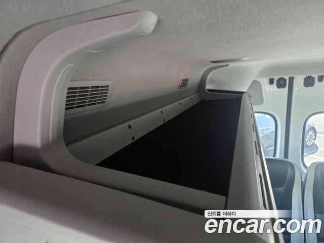 Hyundai Solati 15-seater Luxury 2022 — фото 17