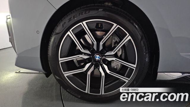 BMW 7 Series (G70) 740i sDrive M Sport 2023 — фото 5