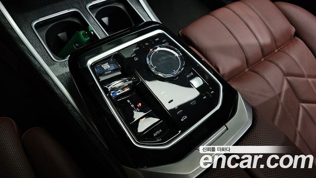 BMW 7 Series (G70) 740i sDrive M Sport 2023 — фото 9